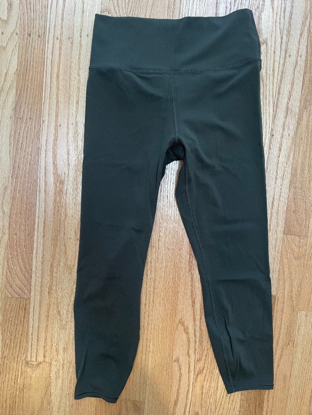 Vuori Size Medium Olive Green Leggings